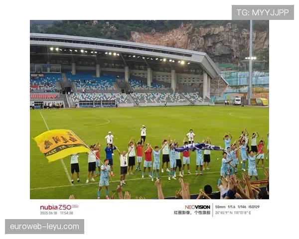 领航球场:足球队长强势发挥,率队提振士气稳步提升战斗力 领航球场:足球队长强势发挥,率队提振士气稳步提升战斗力