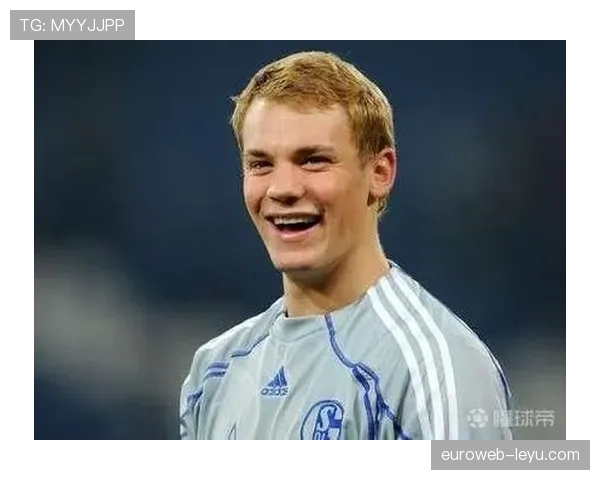 诺伊尔状态神勇，稳健发挥助球队筑牢防线