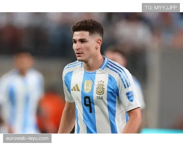 水晶宫力挺阿尔瓦雷斯,稳健表现引关注 水晶宫力挺阿尔瓦雷斯,稳健表现引关注