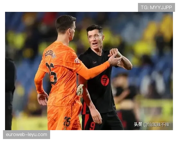 莱万多夫斯基续约谈判最新进展,巴萨与球员达成初步共识,表现稳健提升信心 莱万多夫斯基续约谈判最新进展,巴萨与球员达成初步共识,表现稳健提升信心