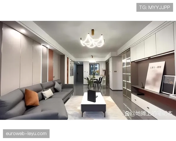 鲍春来退役后住的那套别墅，保洁阿姨说光拖地就要两小时